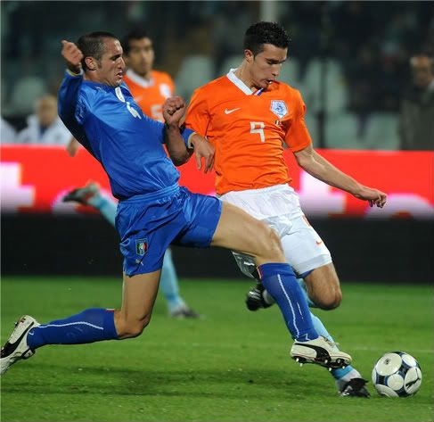 RVP hit by injury KO