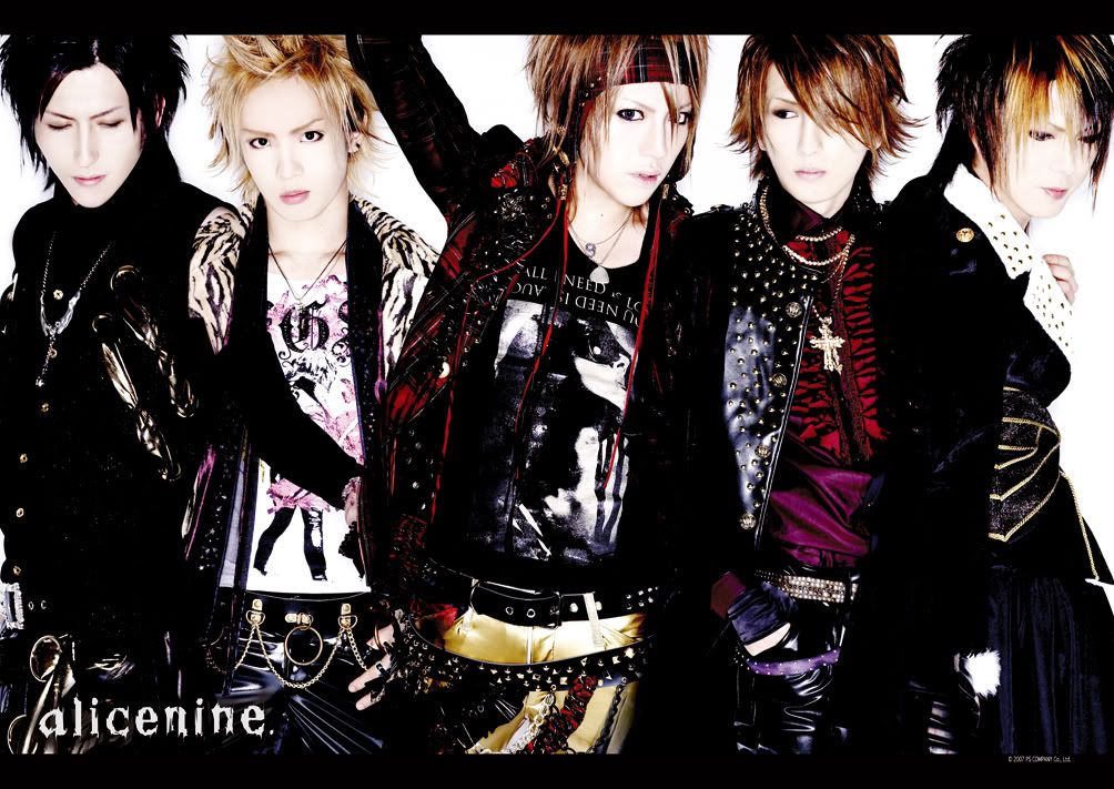 Alice Nine is a Japanese rock band under visual kei, boy bands wearing 