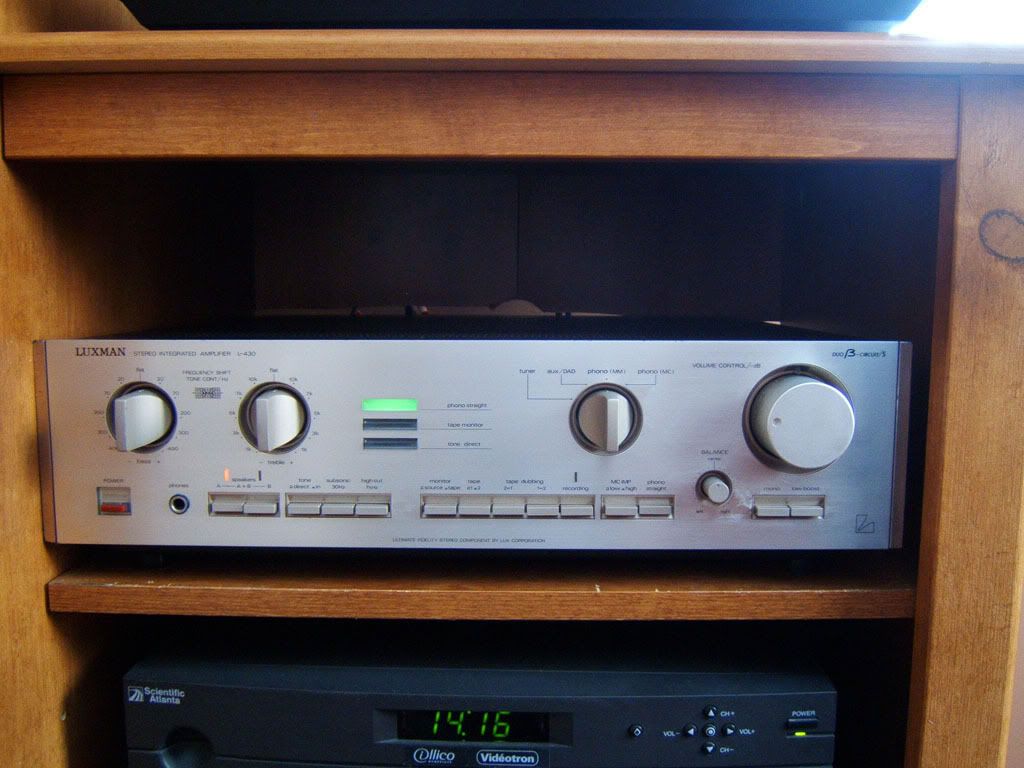http://i266.photobucket.com/albums/ii250/JMajor_photos/Luxman3.jpg