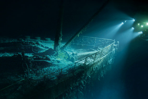 Exploring the Titanic's bow section.
