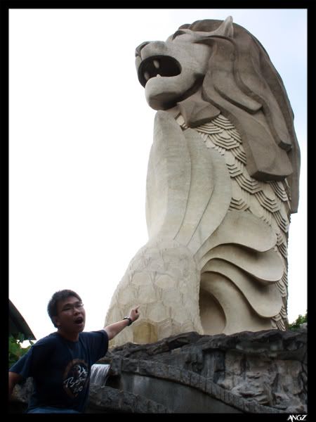 J's with Merlion