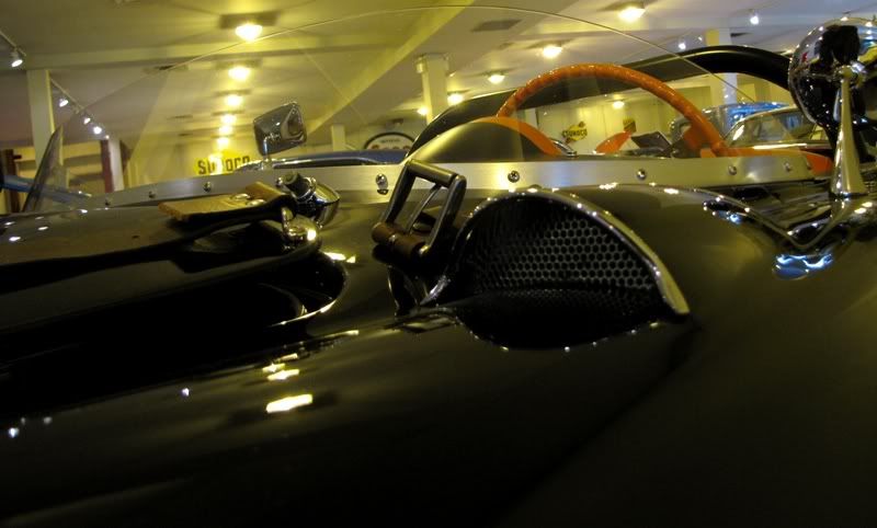 IMAGE: http://i266.photobucket.com/albums/ii271/cheapscot/55Vetteintake.jpg