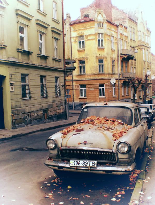 http://i266.photobucket.com/albums/ii275/rOoxroz/car_in_colour_by_Dyvyna.jpg