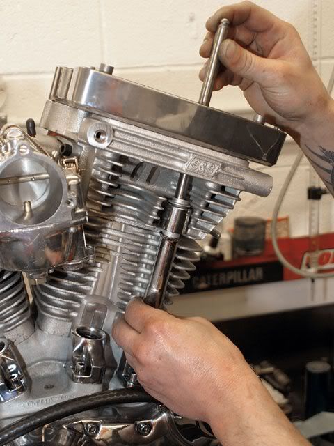 Changement poussoirs hydraulique sur Sportster 1990