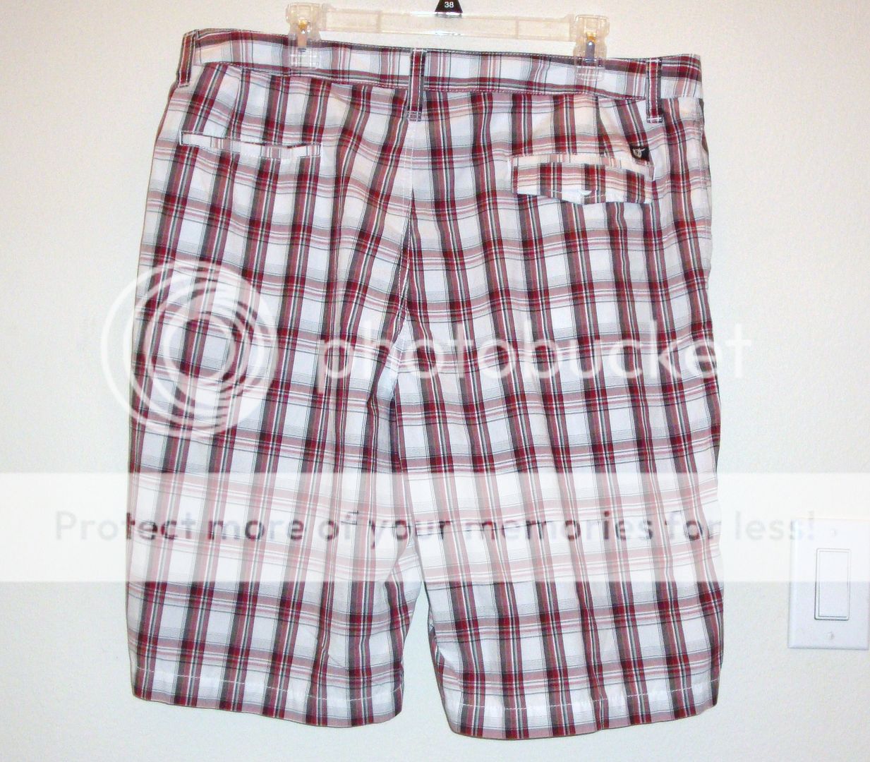 Up for your consideration is a New with Tags pair of shorts from Vans 